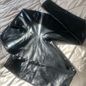 Fitting Black leather pant